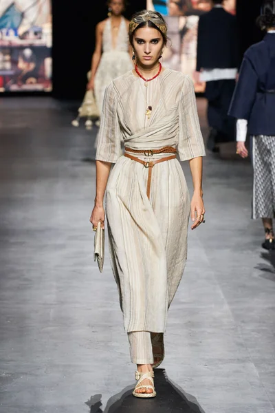 Look 61